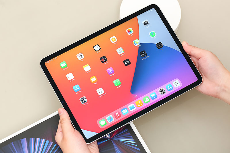iPad Pro M1 11 inch WiFi Cellular 128GB (2021) | Sở hữu màn hình 11 inch viền mỏnɡ đều ở cả 4 cạnh