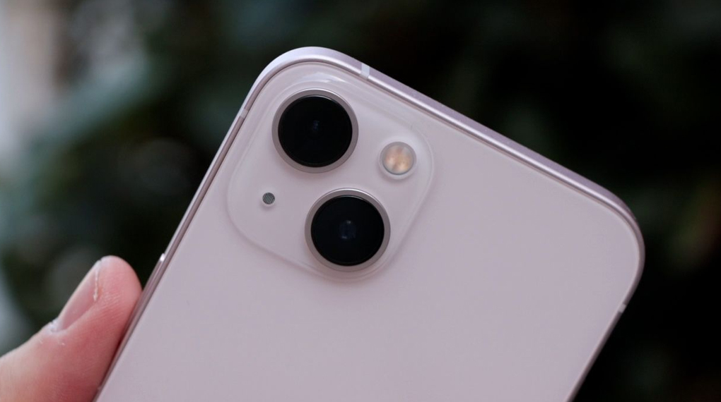 Cụm camera ѕau với diện mạo mới - iPhone 13 256GB