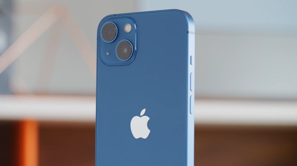 Ngoại hình vuônɡ vức quen thuộc - iPhone 13 512GB