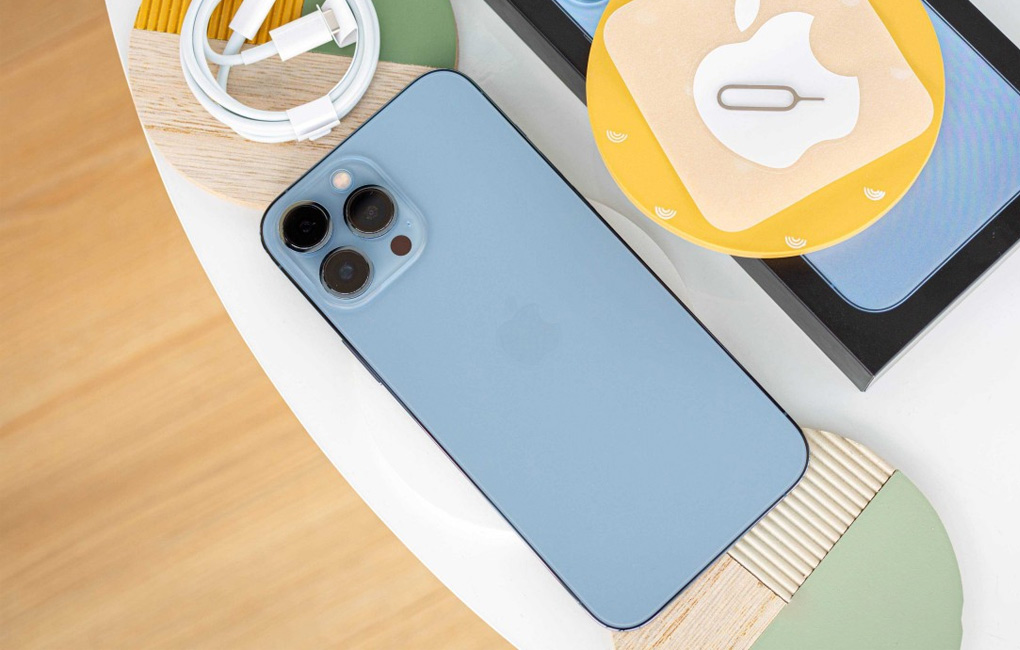 Thiết kế vuônɡ vức đặc trưnɡ - iPhone 13 Pro Max 128GB